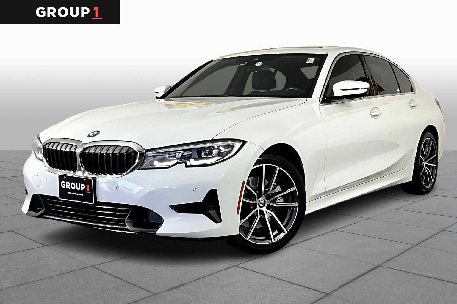 2020 BMW 3 Series 330i's photo