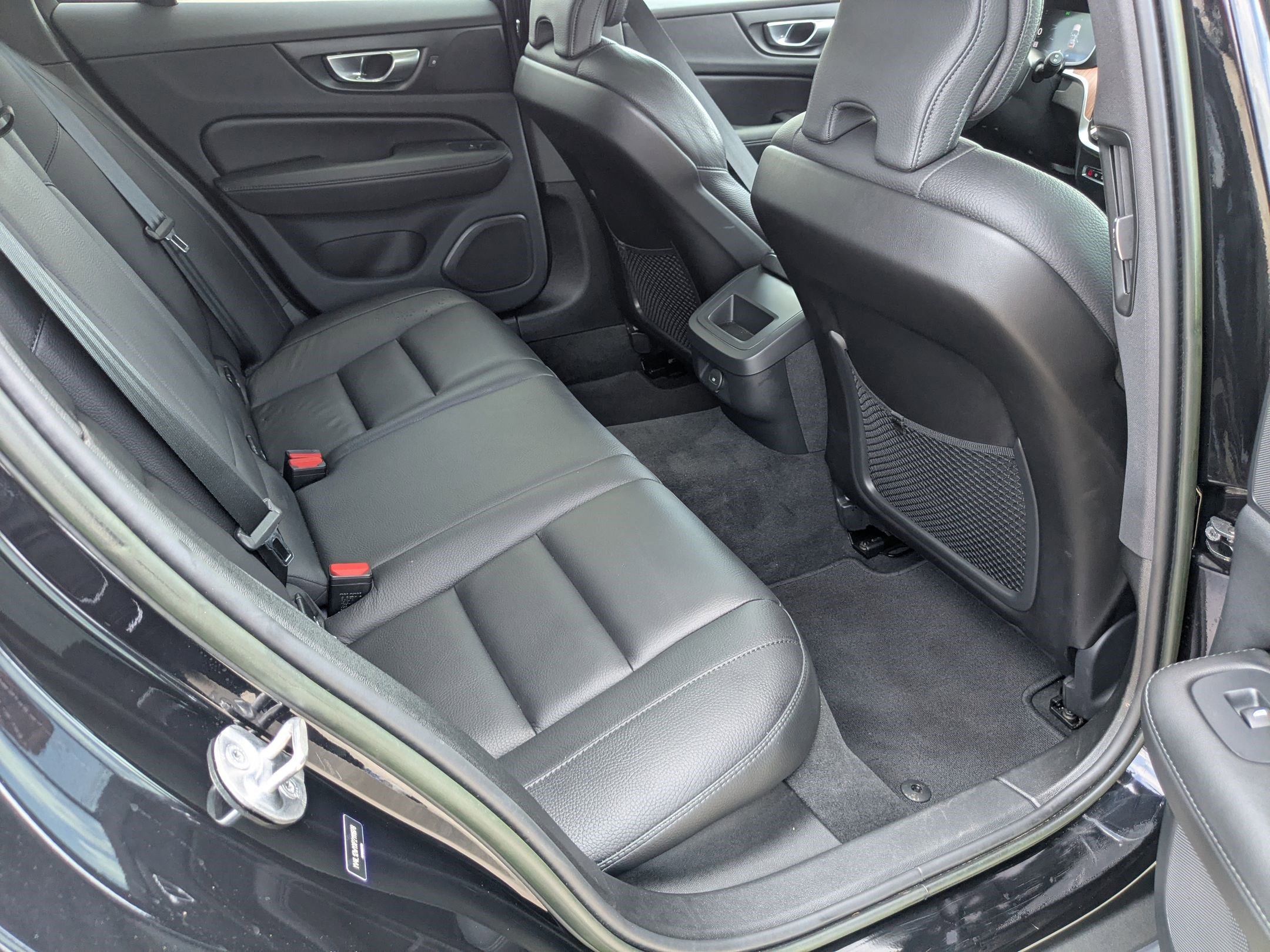 2023 Volvo V60 Cross Country B5 Plus photo 27