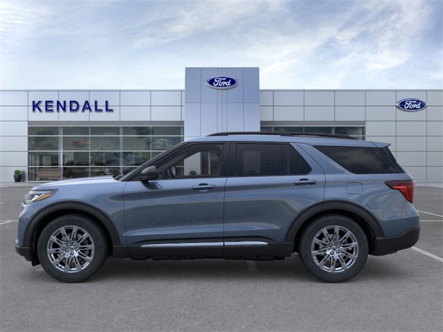 2025 Ford Explorer photo 2