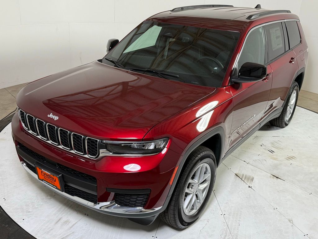 2025 Jeep Grand Cherokee Laredo Altitude photo 3