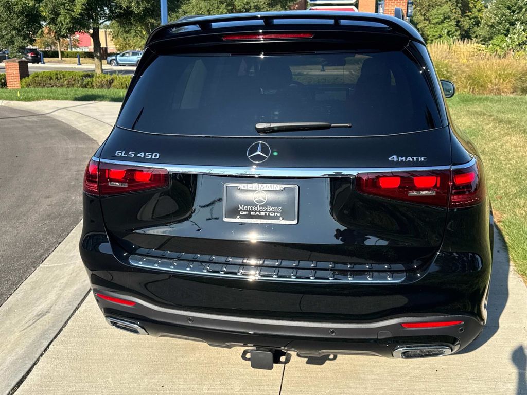 2026 Mercedes Benz GLS 450 4MATIC photo 4