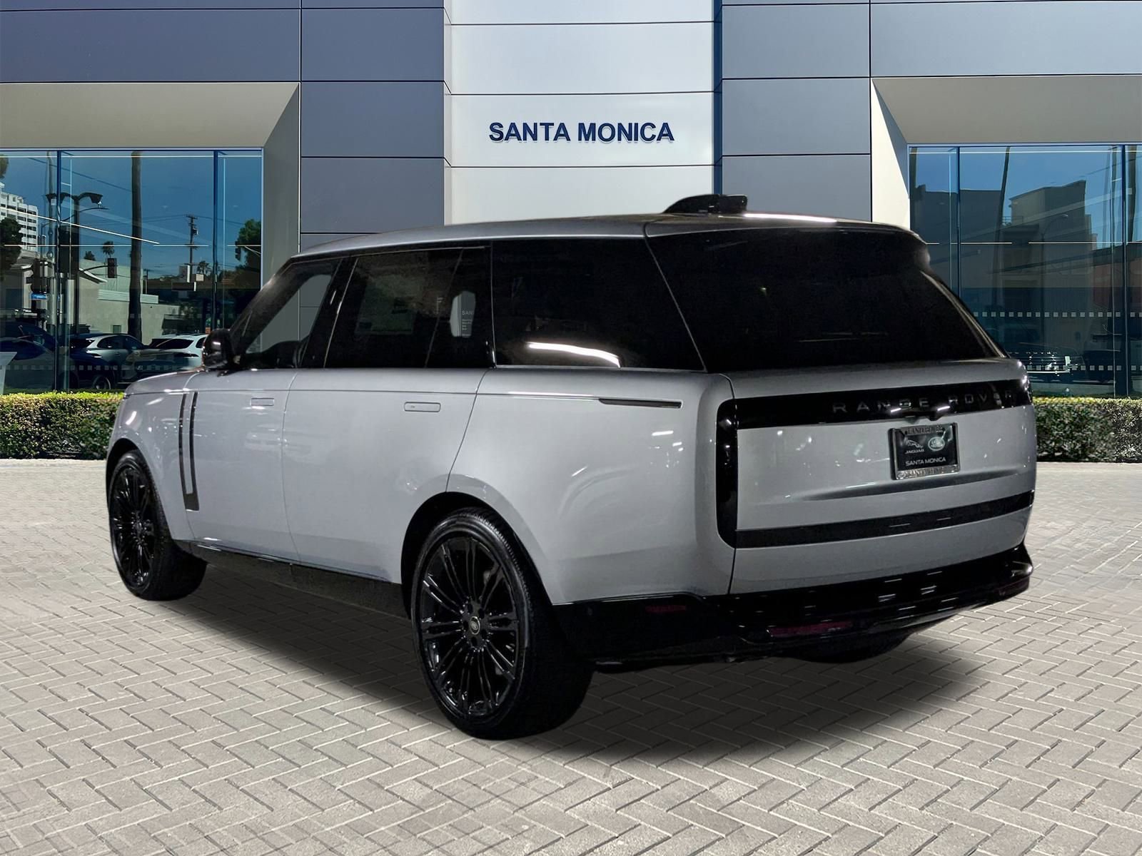 2025 Land Rover Range Rover SE photo 2
