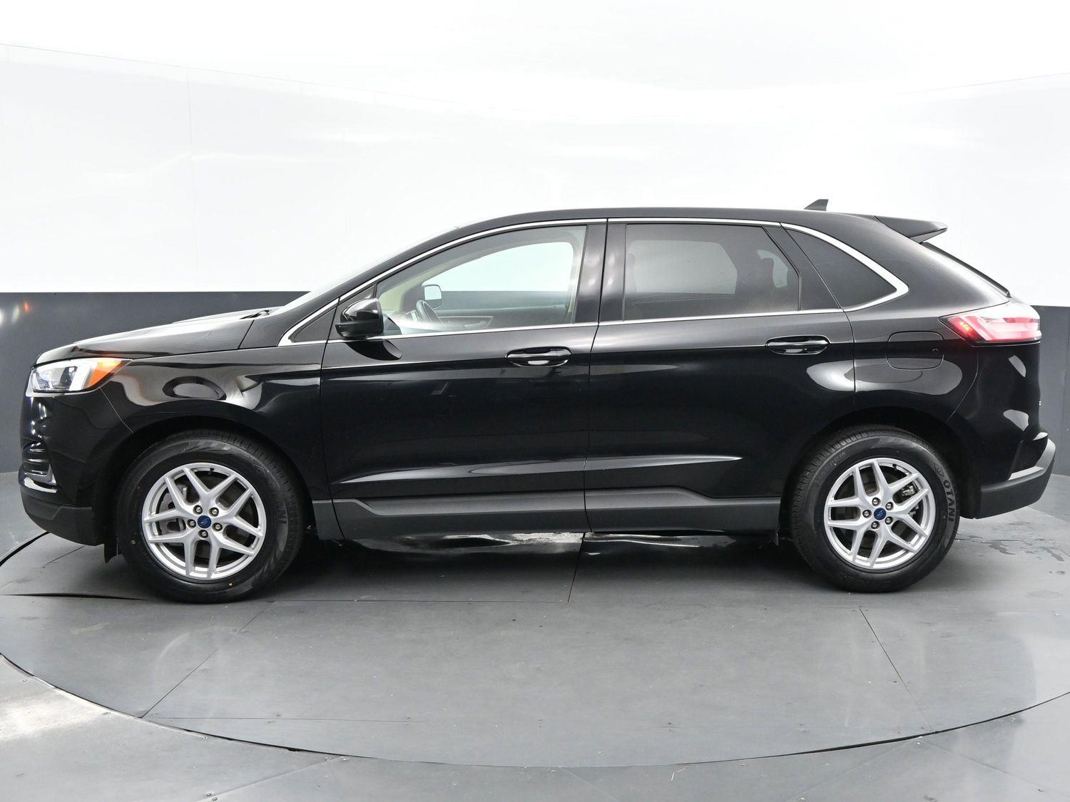 2023 Ford Edge SEL photo 2
