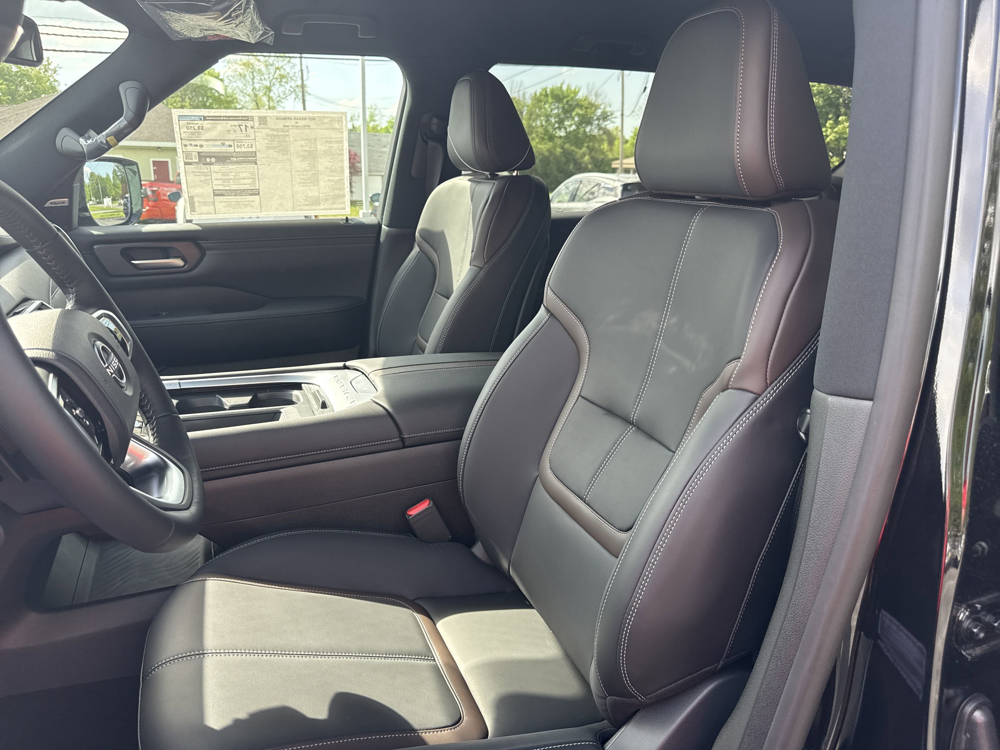 2025 Nissan Armada SL photo 2