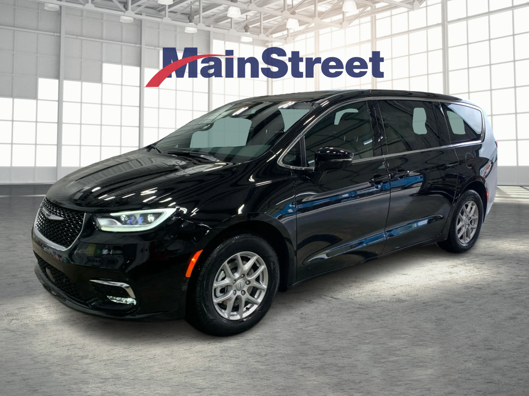 2026 Chrysler Pacifica Select's photo