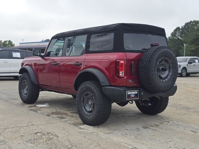2025 Ford Bronco Base photo 4