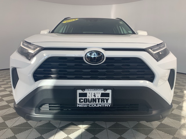 2024 Toyota RAV4 XLE photo 2