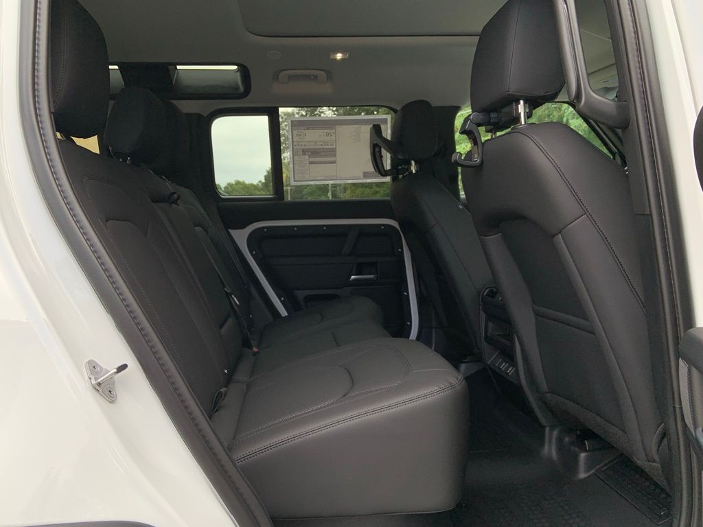 2026 Land Rover Defender 110 S photo 17