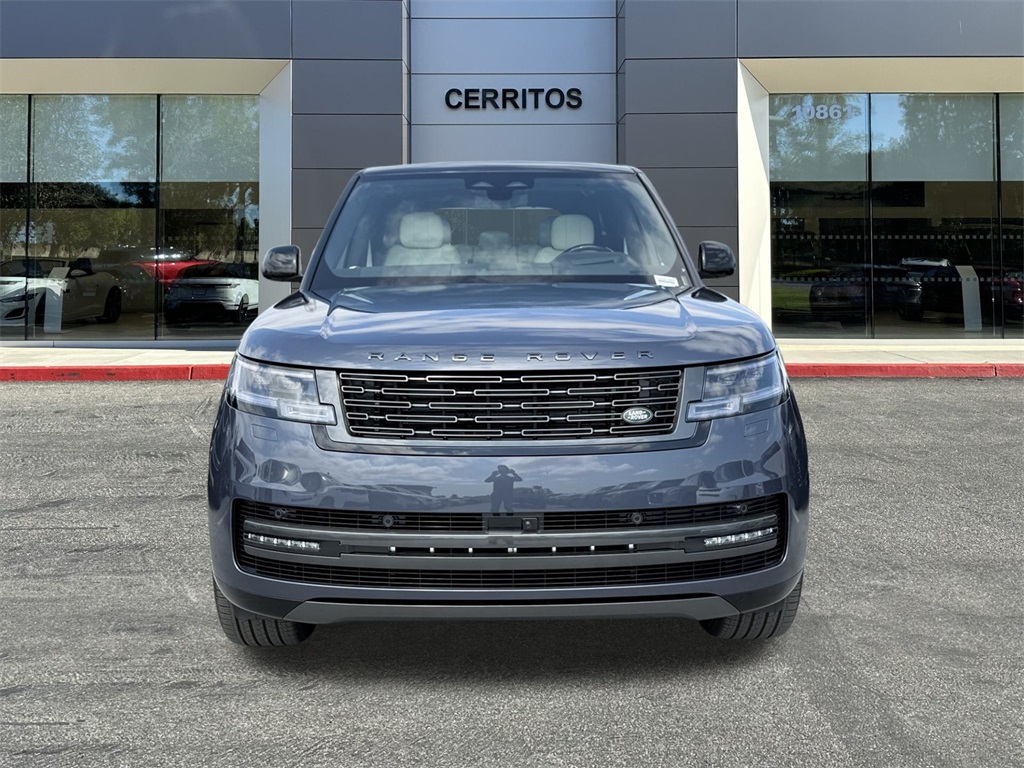 2025 Land Rover Range Rover SE photo 2