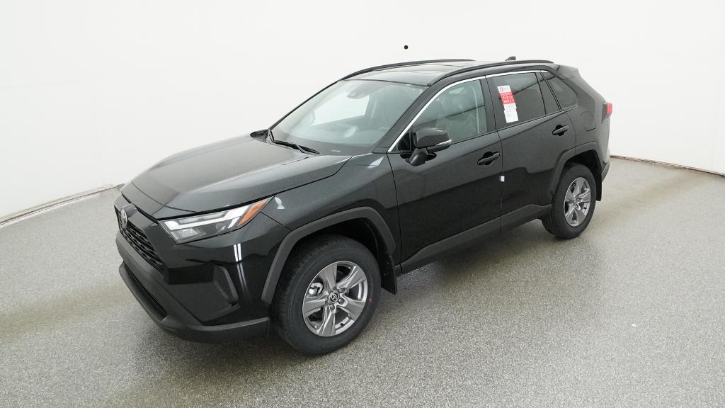 2025 Toyota RAV4 XLE's photo