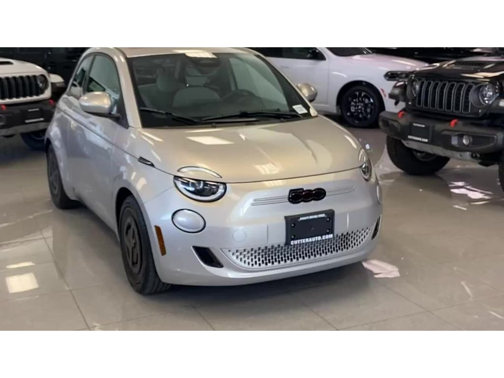 2025 FIAT 500e Base's photo