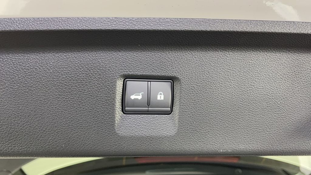 New 2025 White INFINITI LUXE image 36