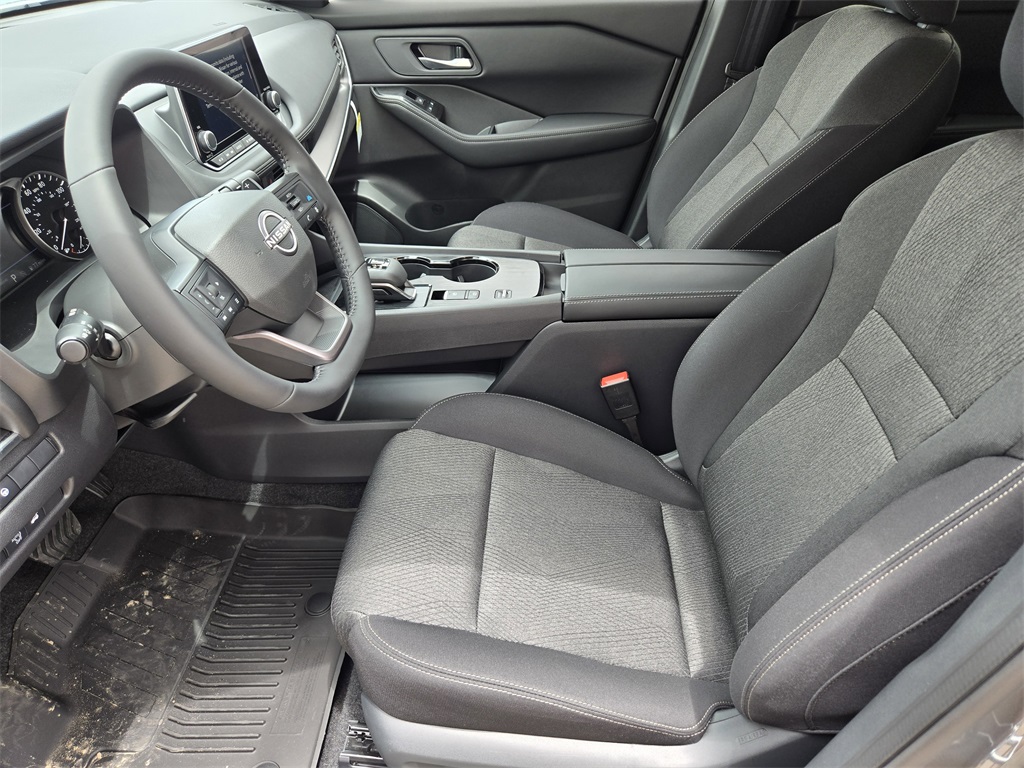 2026 Nissan Rogue SV photo 4