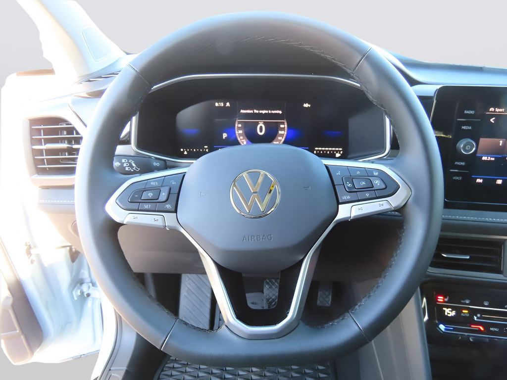 2025 Volkswagen Taos SE photo 27