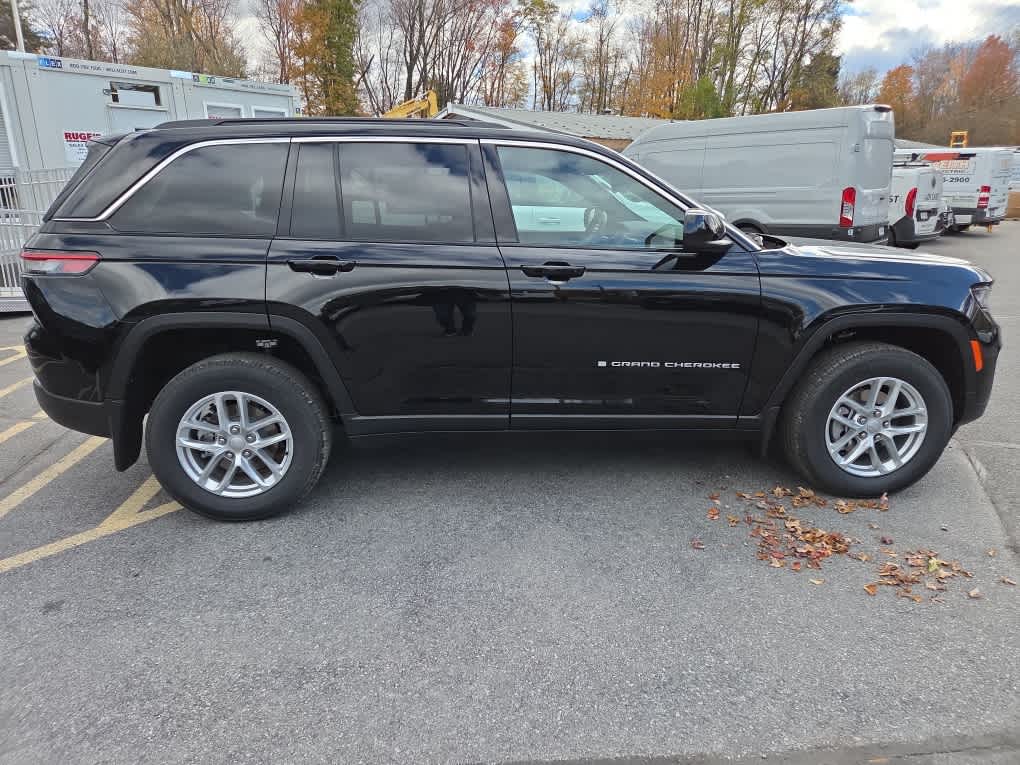 2025 Jeep Grand Cherokee Laredo X photo 3