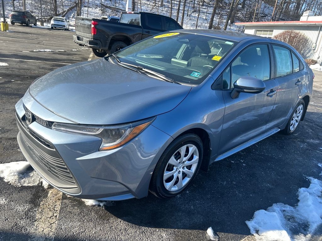 2024 Toyota Corolla LE's photo