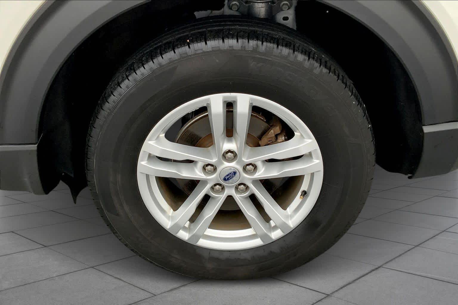 2022 Ford Explorer XLT photo 2