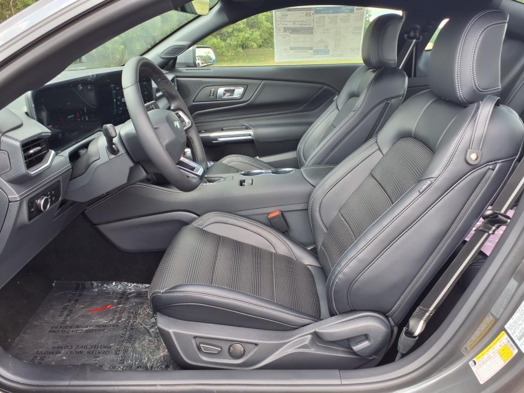 2025 Ford Mustang EcoBoost Premium photo 3