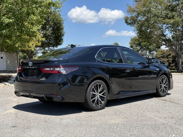 2021 Toyota Camry Hybrid SE photo 3