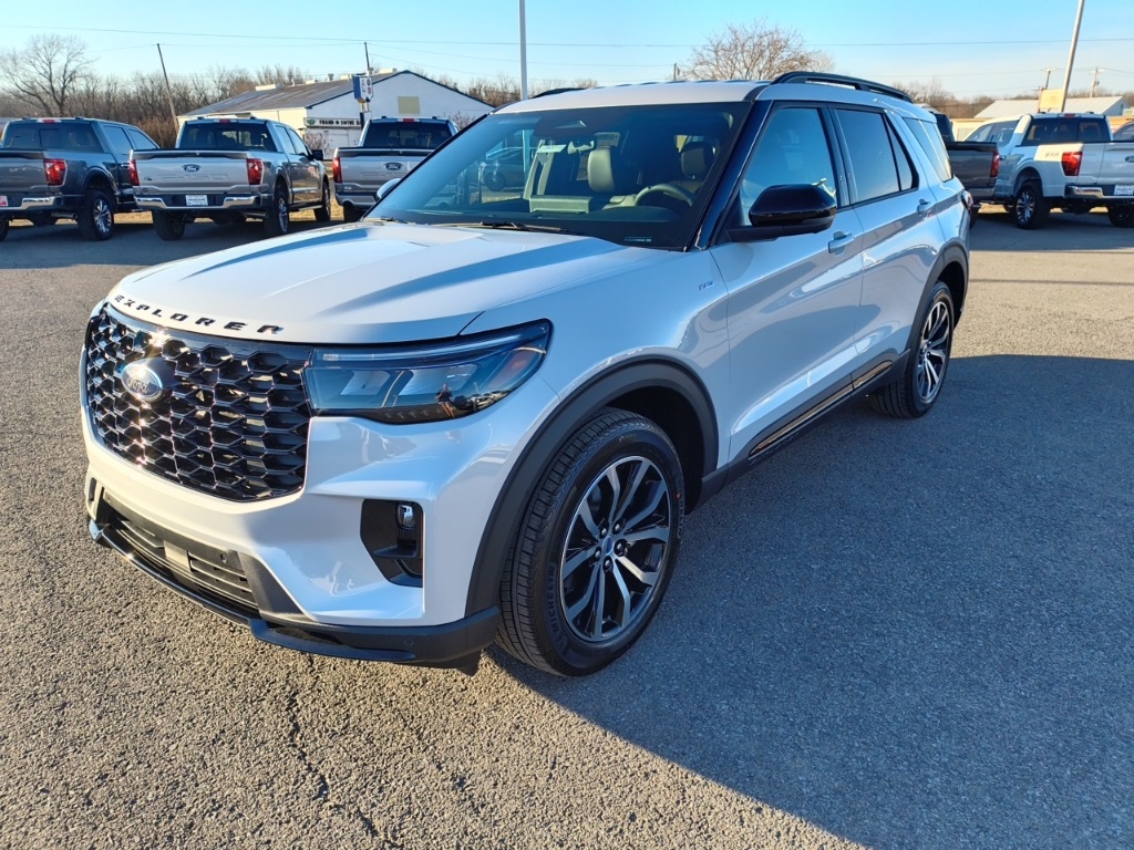 2026 Ford Explorer ST-LINE's photo