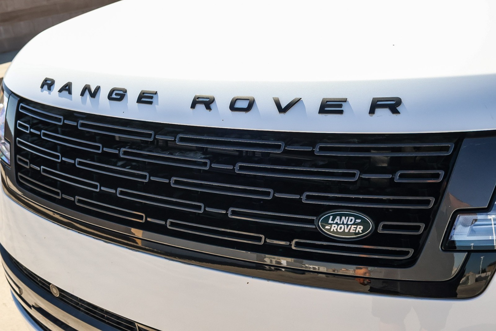 2025 Land Rover Range Rover SE photo 11