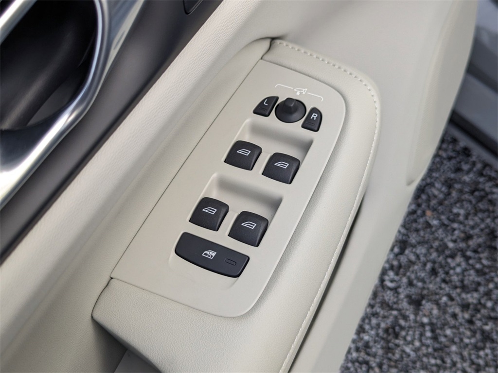 2024 Volvo S60 B5 Core photo 13