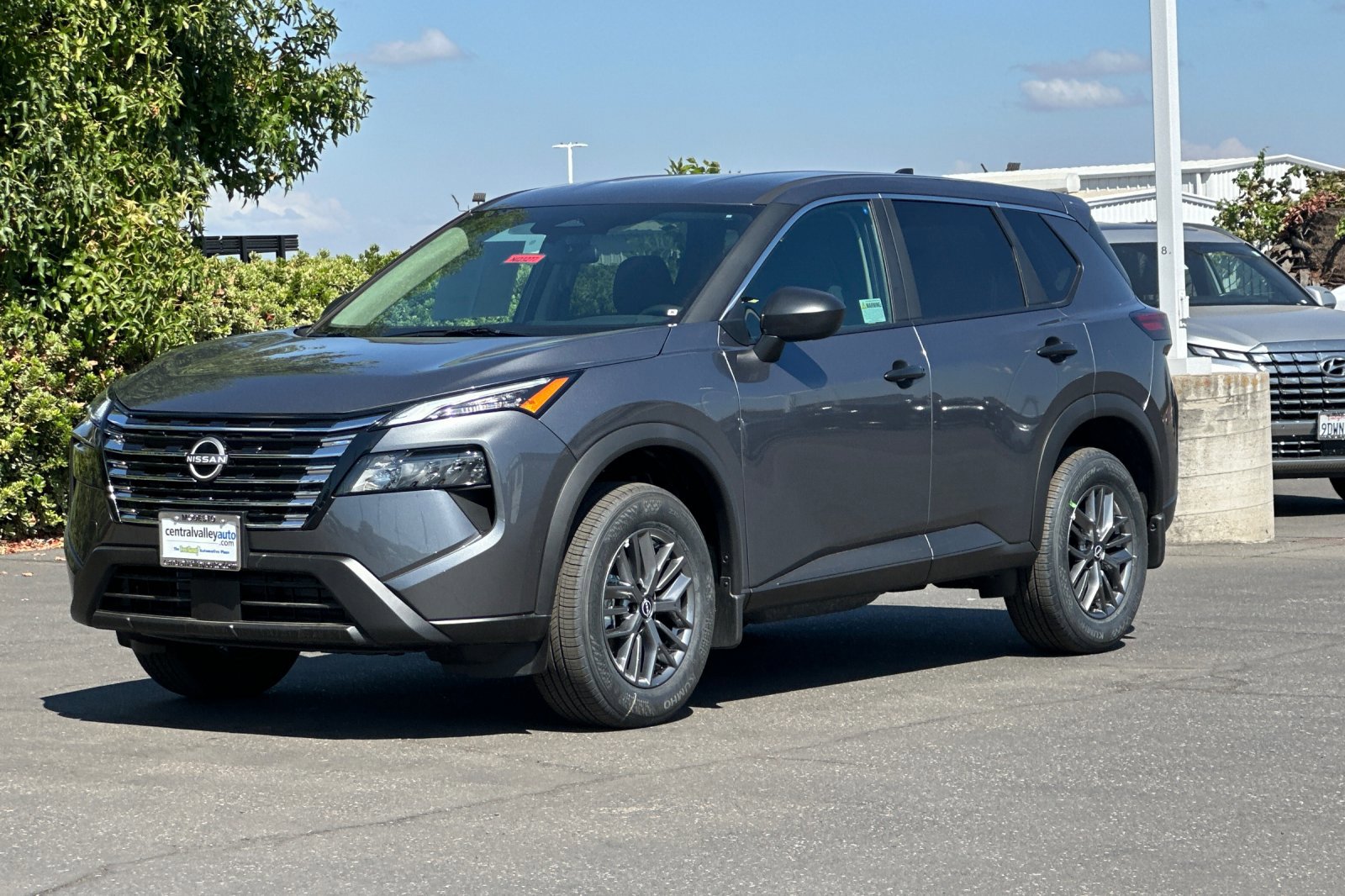 2026 Nissan Rogue S photo 8