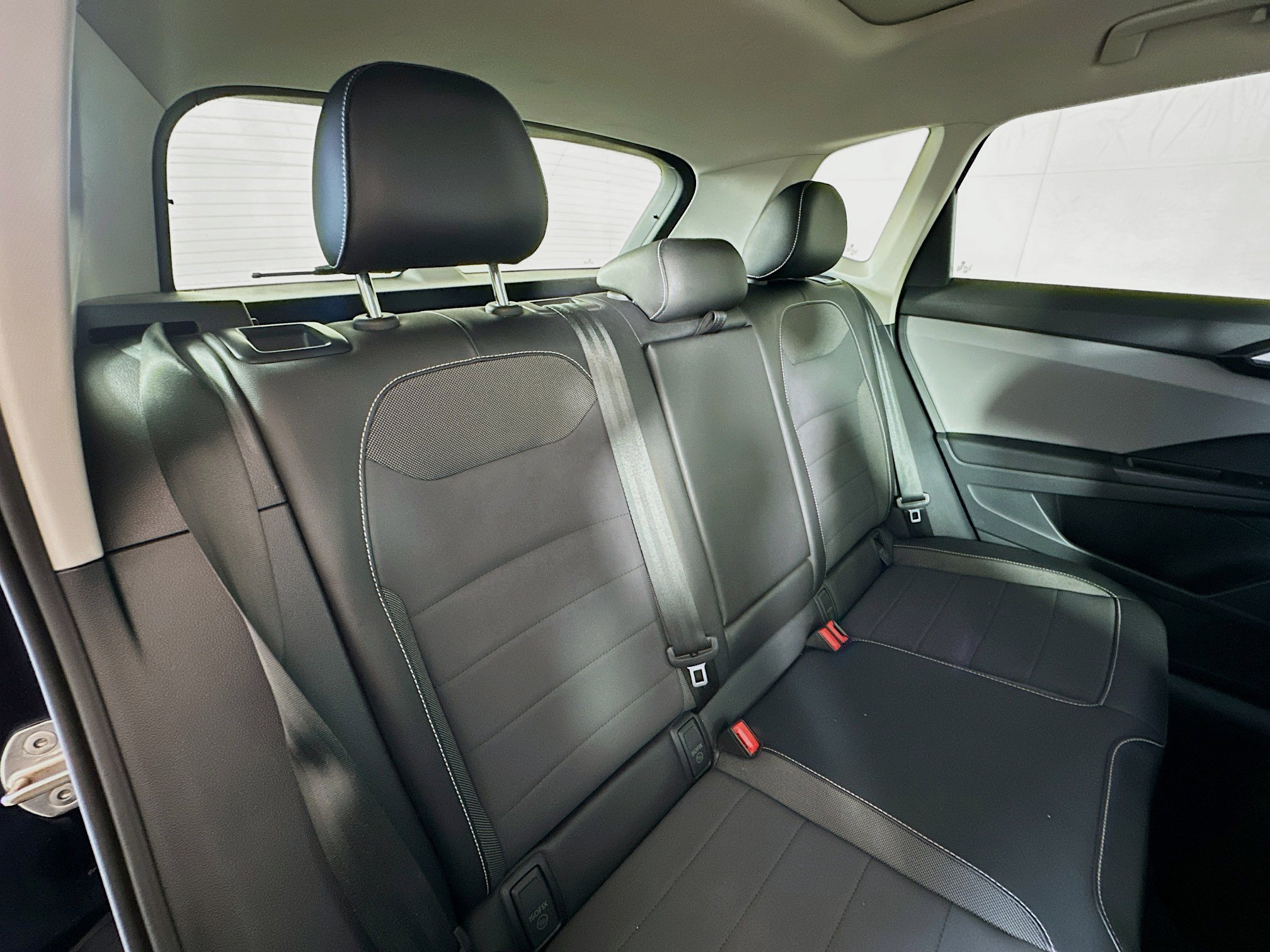 2022 Volkswagen Taos SE photo 25