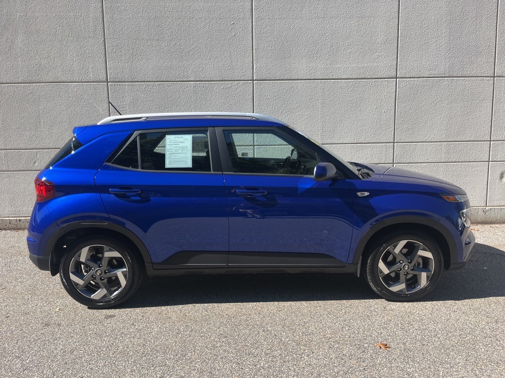 2025 Hyundai Venue SEL photo 3