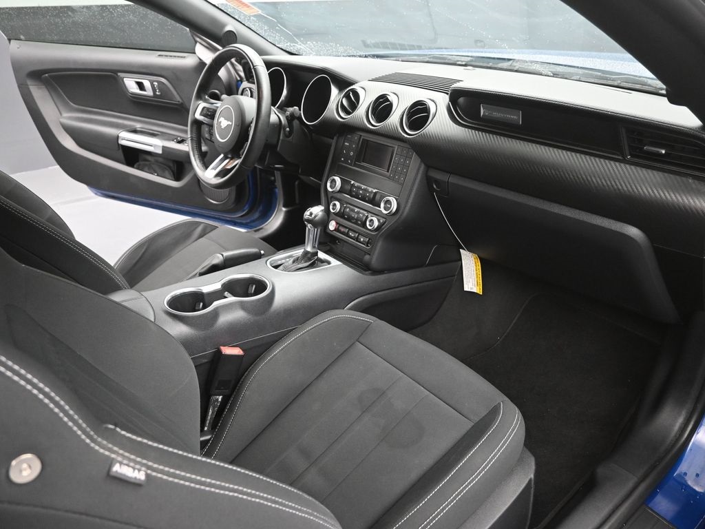 2022 Ford Mustang EcoBoost photo 10