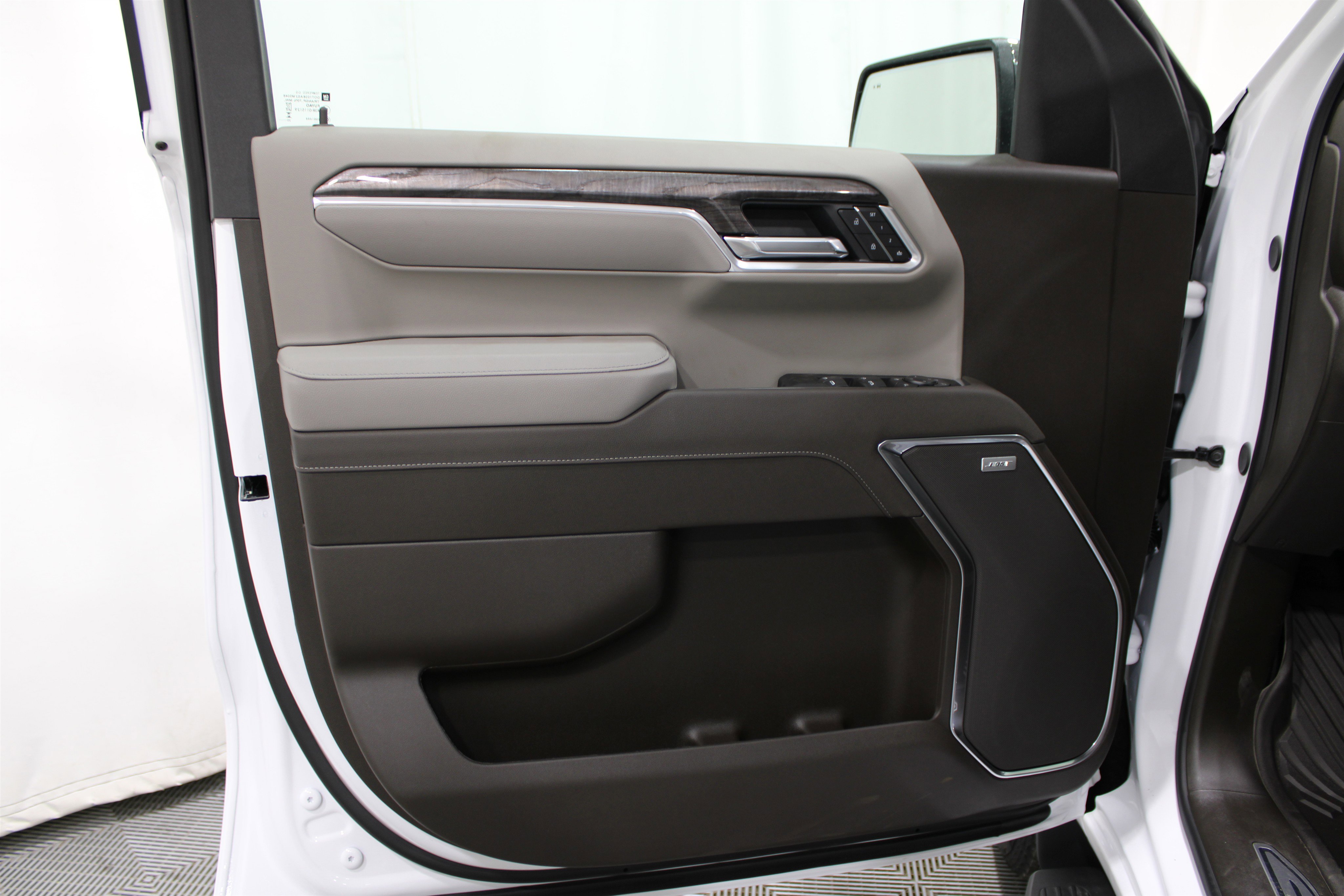 2026 Chevrolet Silverado 1500 LTZ photo 4