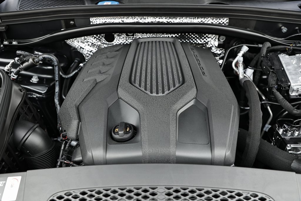 2025 Porsche Macan T photo 31
