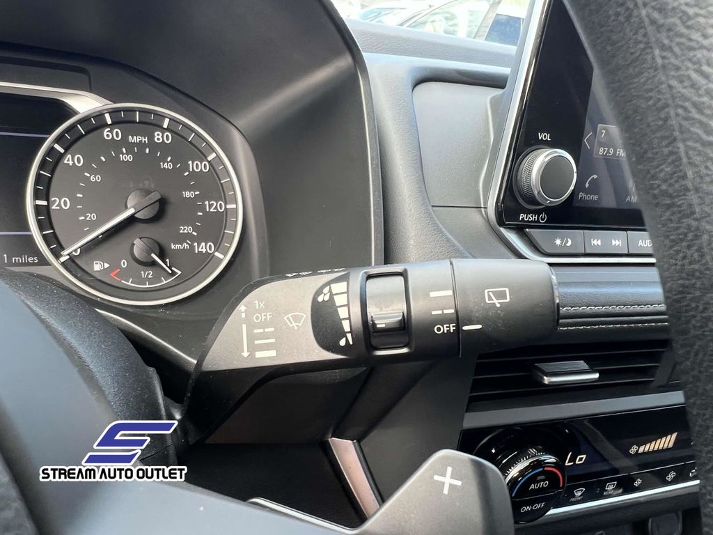 2024 Nissan Rogue SV photo 21