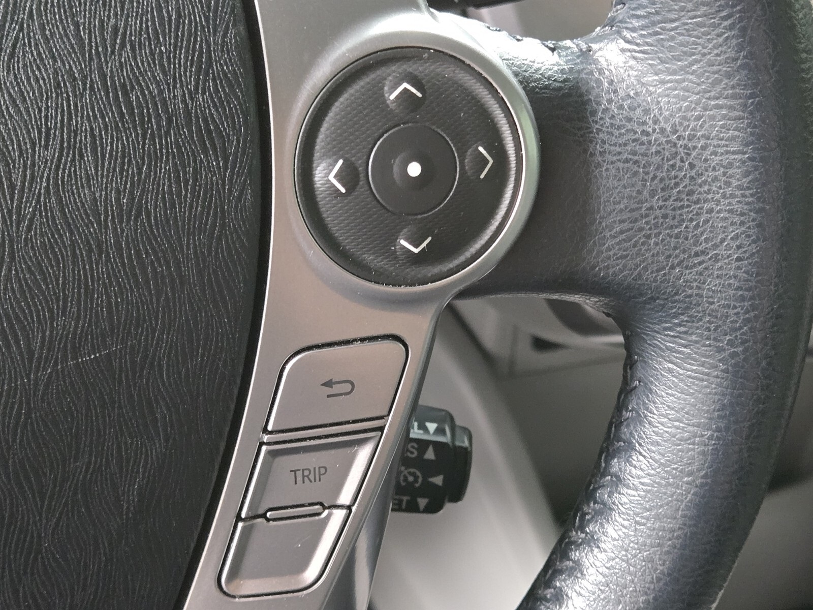 2015 Toyota Prius V Four photo 23