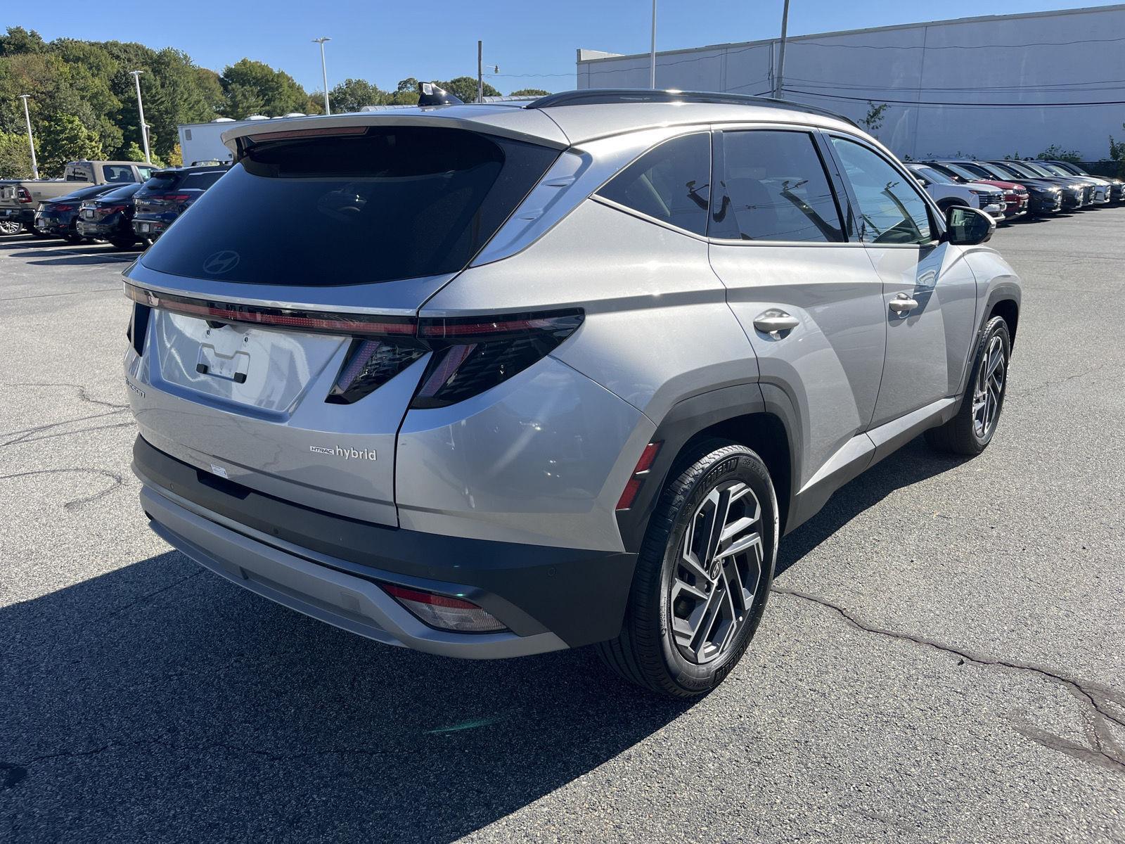 2025 Hyundai Tucson Hybrid Limited photo 3