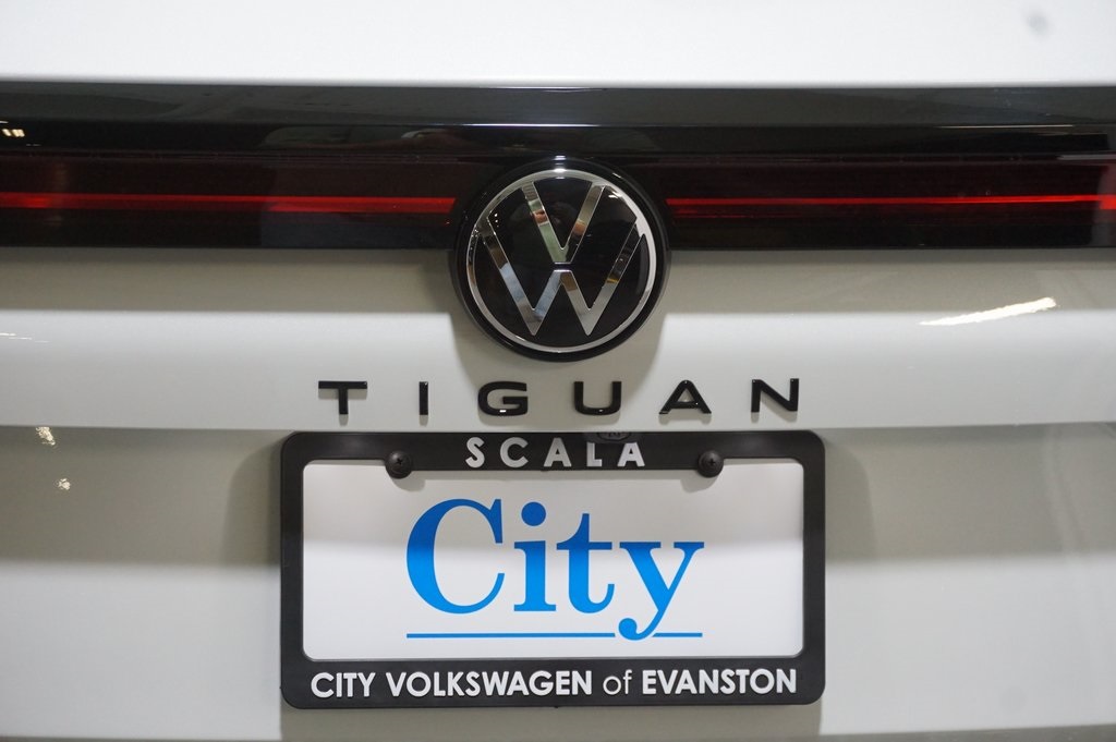 2025 Volkswagen Tiguan SE R-Line Black photo 30