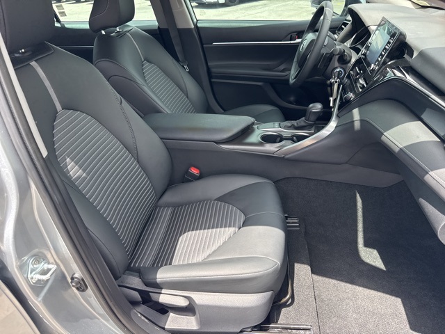 2024 Toyota Camry SE photo 18