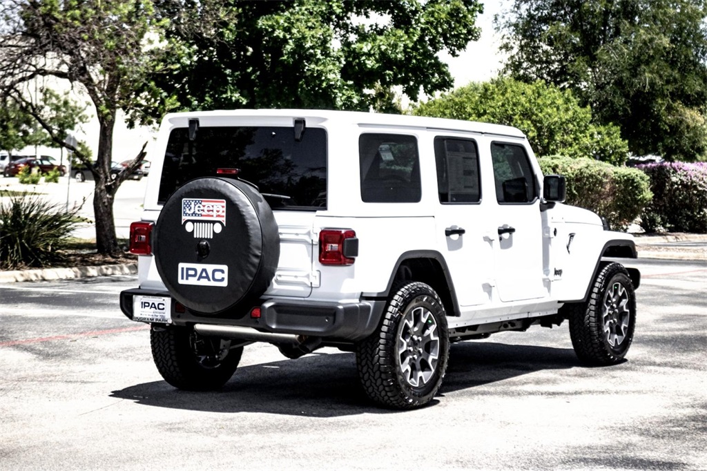 2025 Jeep Wrangler Sahara photo 3