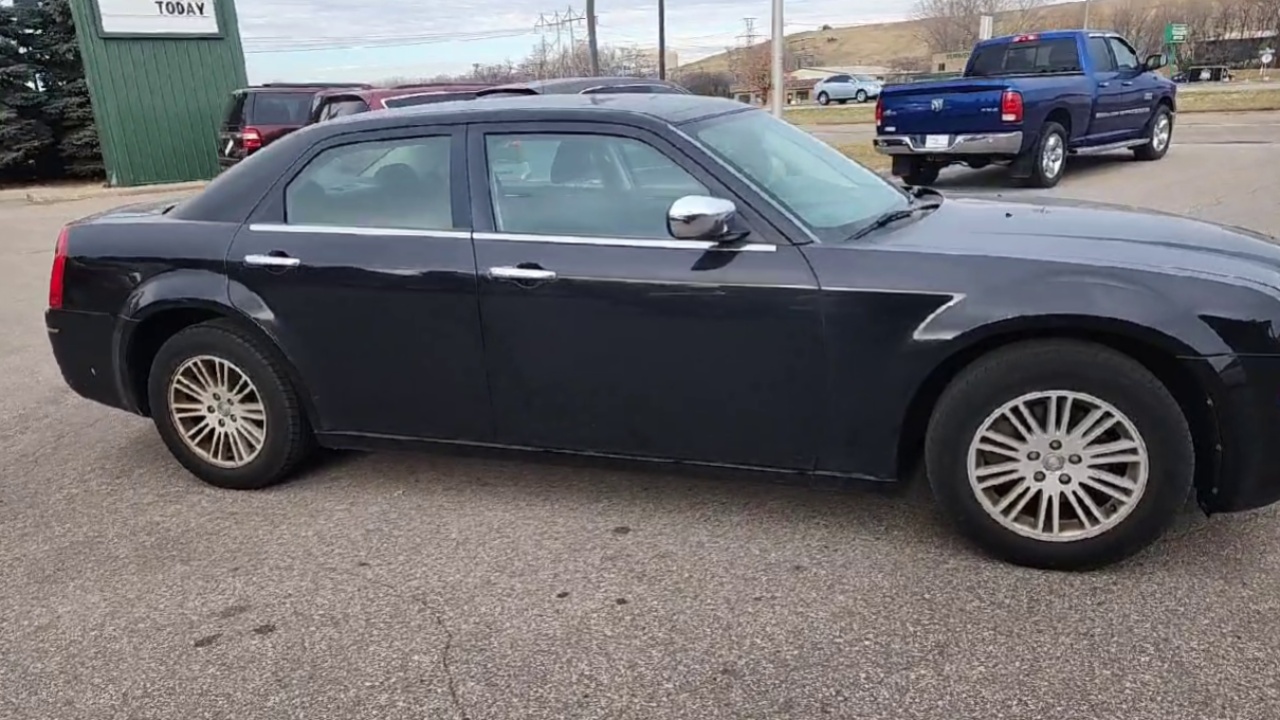 2010 Chrysler 300 LX photo 3