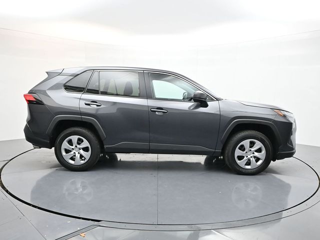 2024 Toyota RAV4 LE photo 4