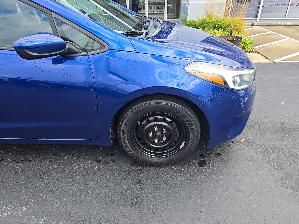 2017 Kia Forte LX Base photo 10
