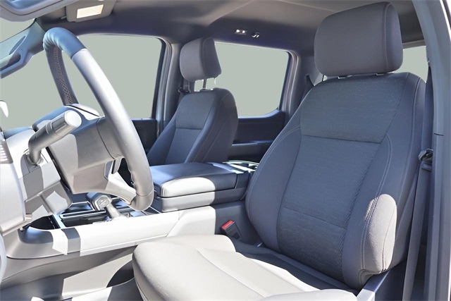 2025 Ford F-150 XLT photo 10