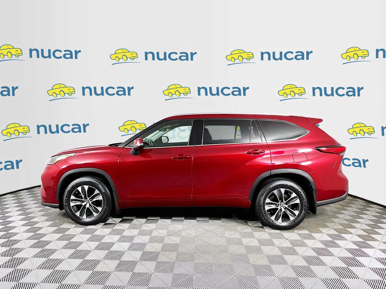 2021 Toyota Highlander XLE photo 4
