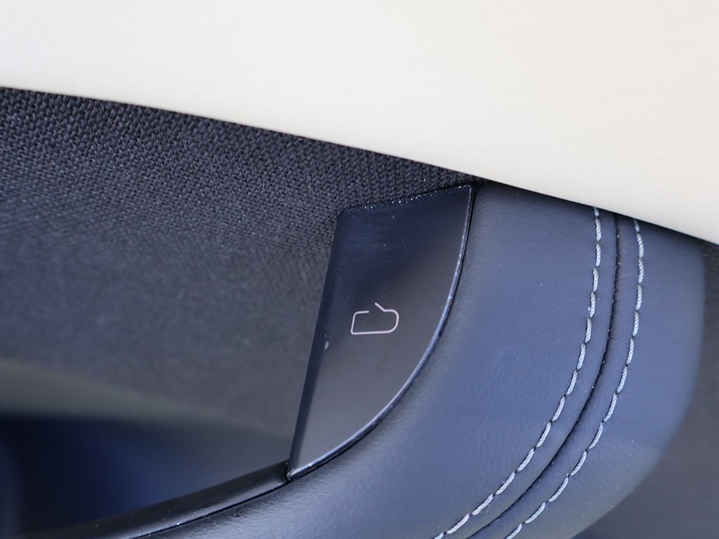 2022 Tesla Model S photo 36