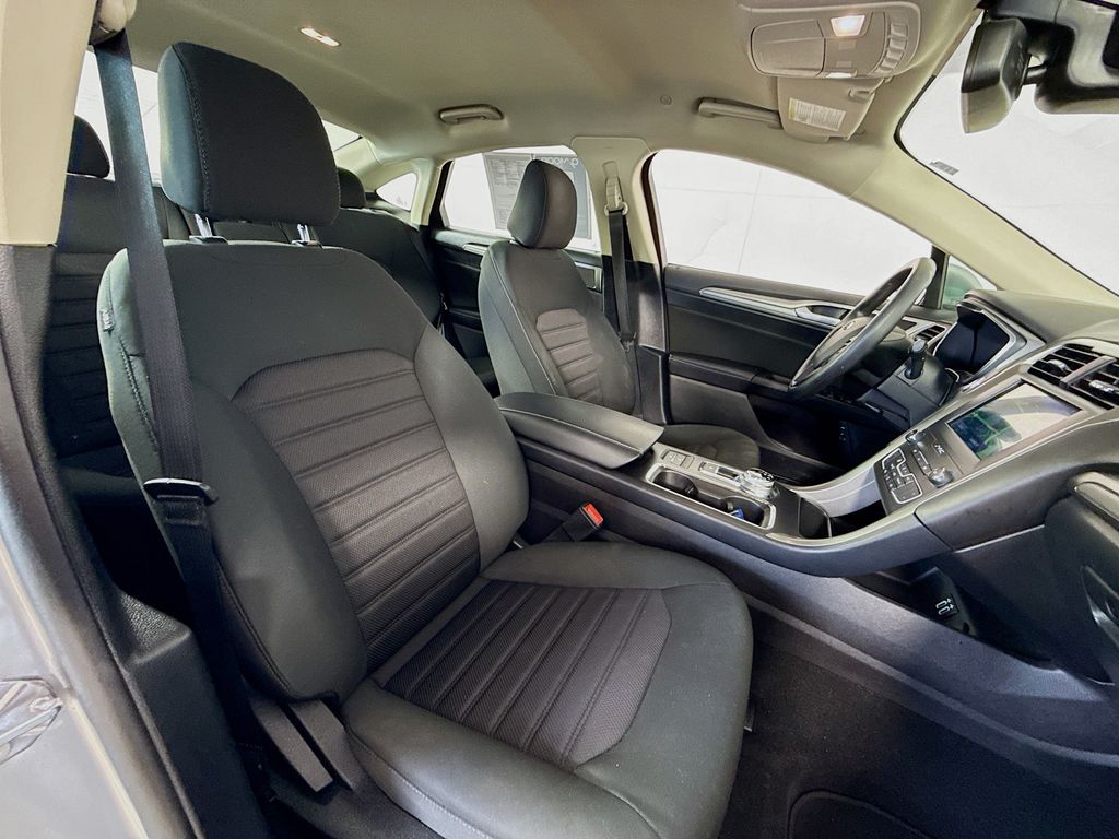 2020 Ford Fusion Hybrid SE photo 28