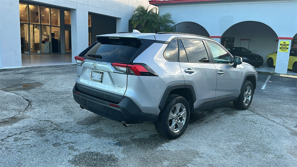2023 Toyota RAV4 XLE photo 5