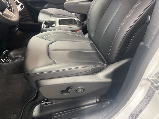 2025 Chrysler Voyager LX photo 7