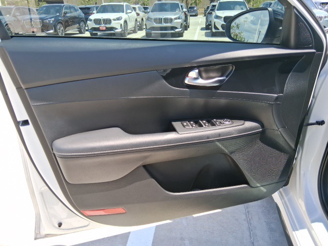 2023 Kia Forte GT-Line photo 14