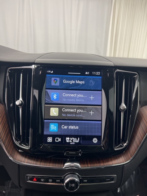 2023 Volvo XC60 B5 Plus photo 11
