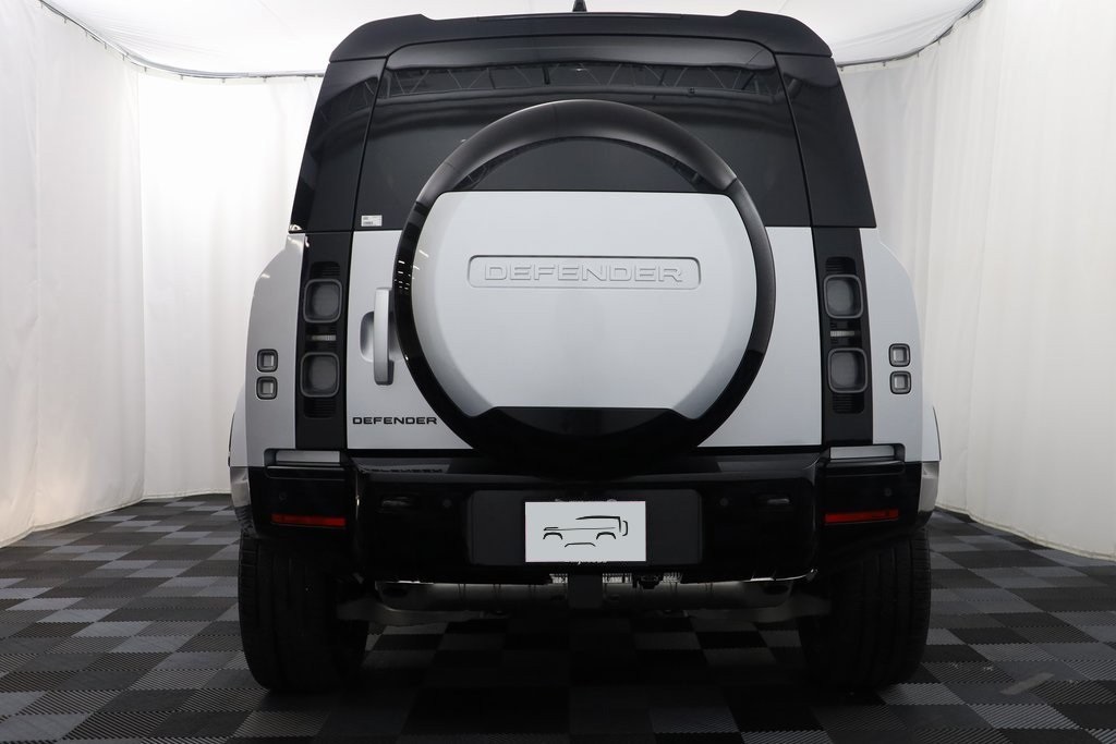 2024 Land Rover Defender 110 X photo 3